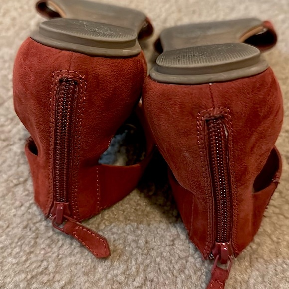 excellent used condition American Rag  orange/red suede sandals - Picture 6 of 6